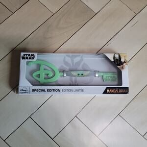 Disney Star Wars Mandalorian Special Edition Collectible Green Key Grogu
